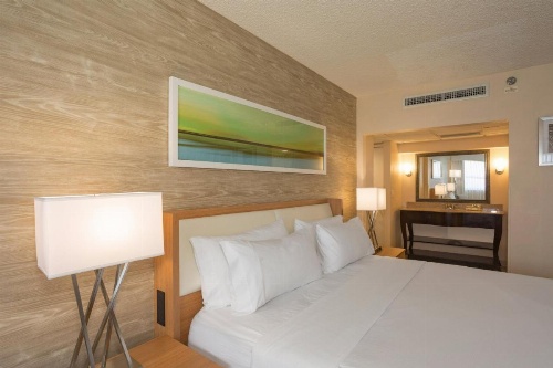 Holiday Inn Miami Beach-Oceanfront image 8